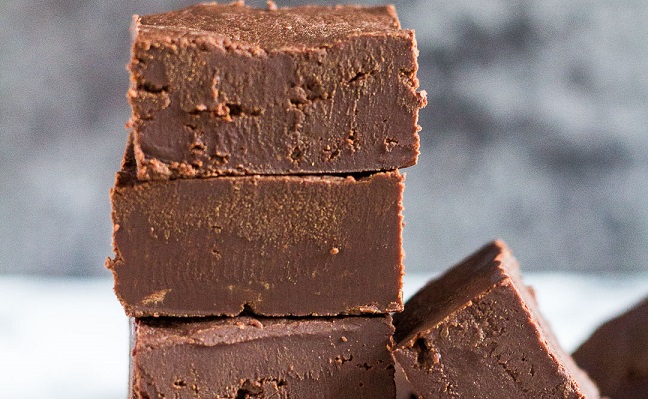 طرز تهیه فاج شکلاتی با بیسکویت