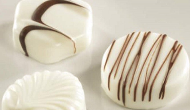 طرز تهیه‌ی شکلات سفید در منزل